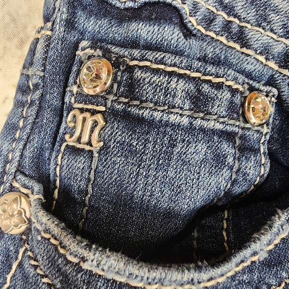 Miss Me JB5698P Boyfriend Capri Embroidered Flap Pocket Rhinestones Size 26 - Picture 9 of 16